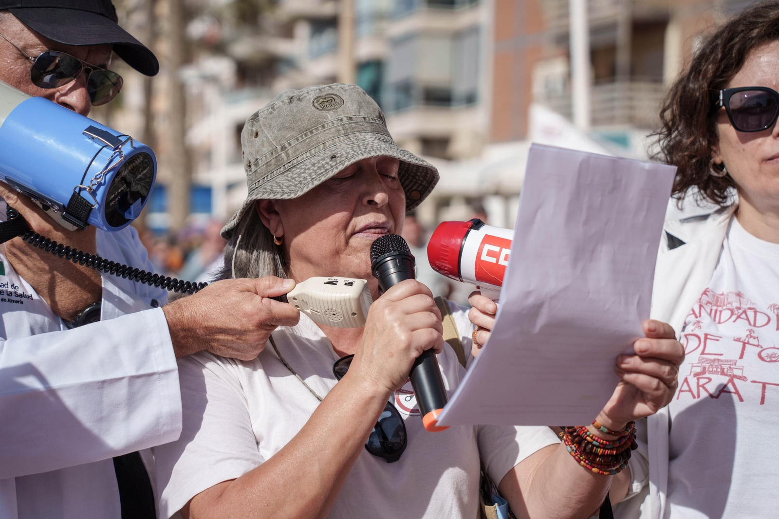 "La sanidad se defiende, gobierne quien gobierne", Almería se lanza a las calles por la sanidad pública