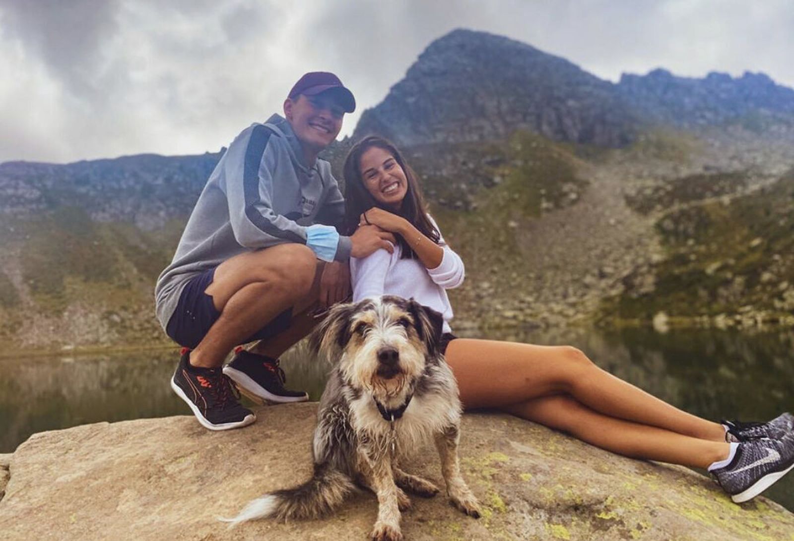 Russell, con Carmen Montero.