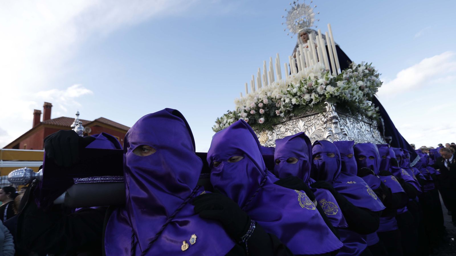 Fotos del Viernes Santo en La Línea: Cristo del Mar y Luz y Esperanza Nuestra, Soledad y Santo Entierro, Cristo del Amor y Misericordia y Amargura.