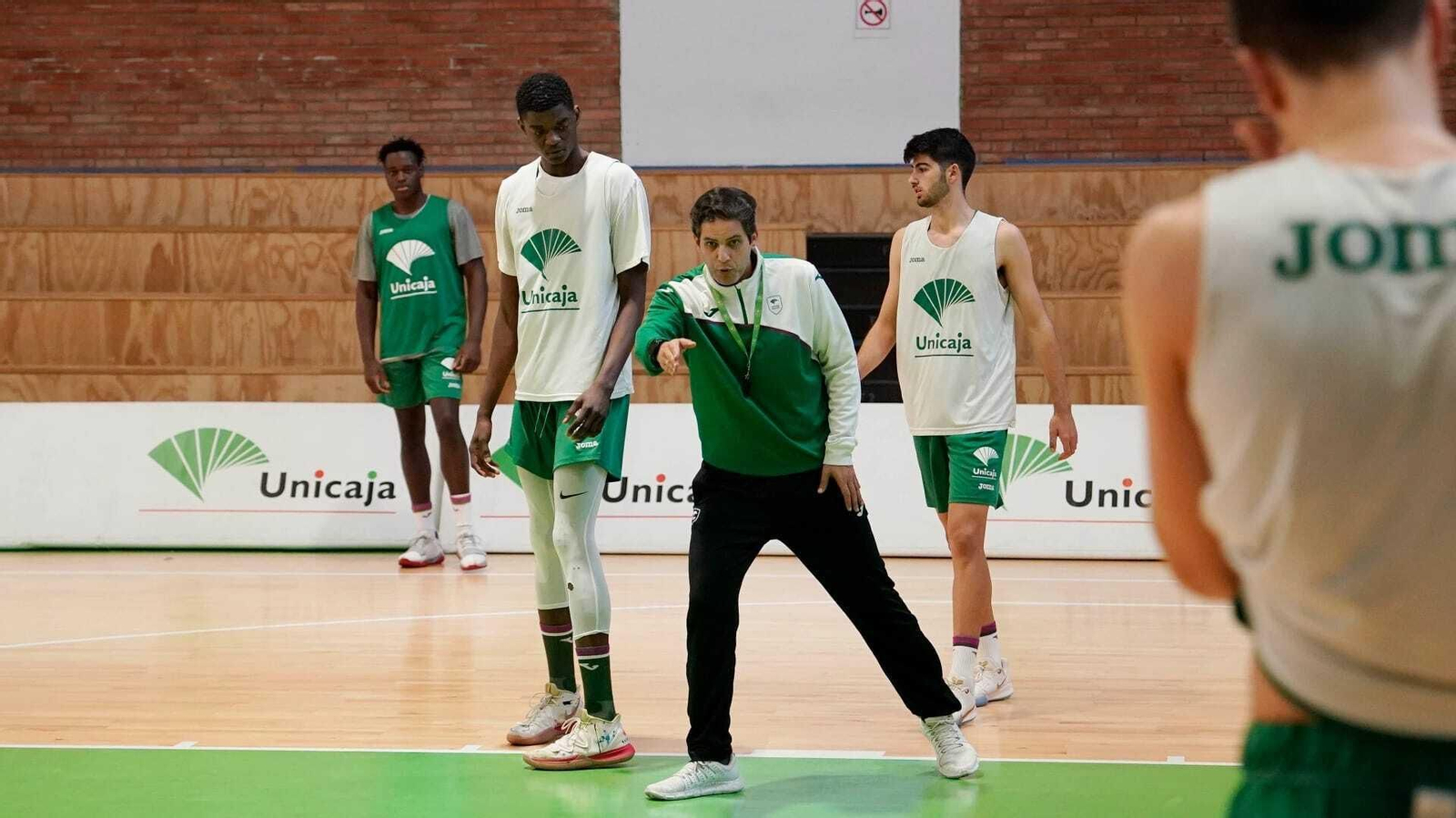 Antonio Herrera, con Yannick Nzosa.