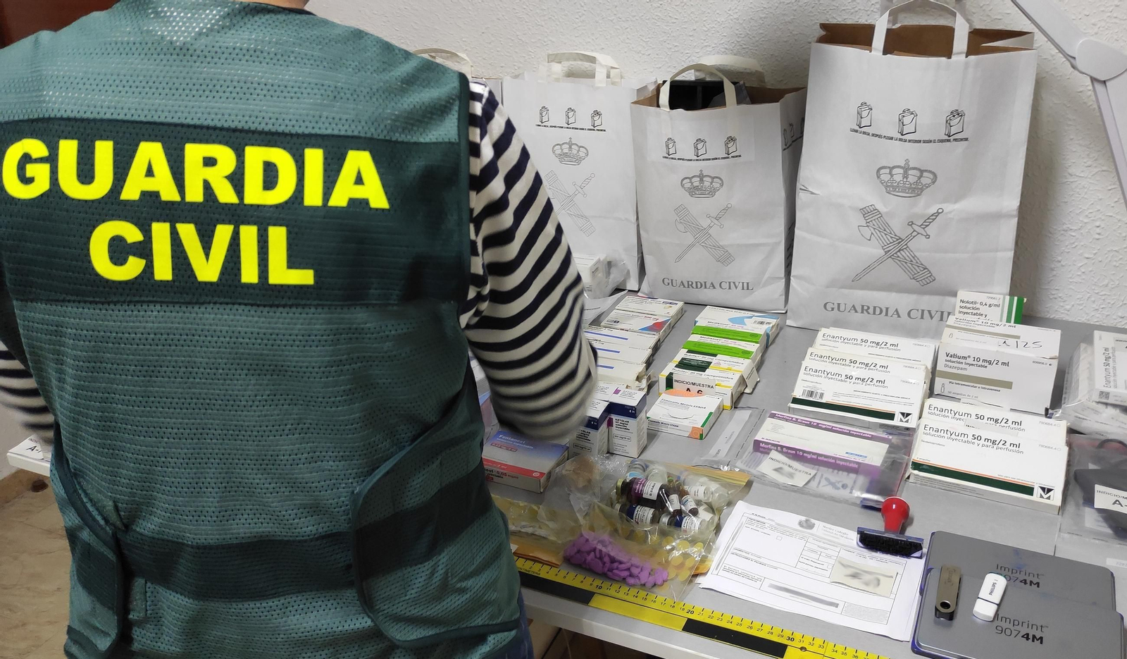 Detenidos en Málaga y Granada como integrantes de una red de venta ilegal de medicamentos