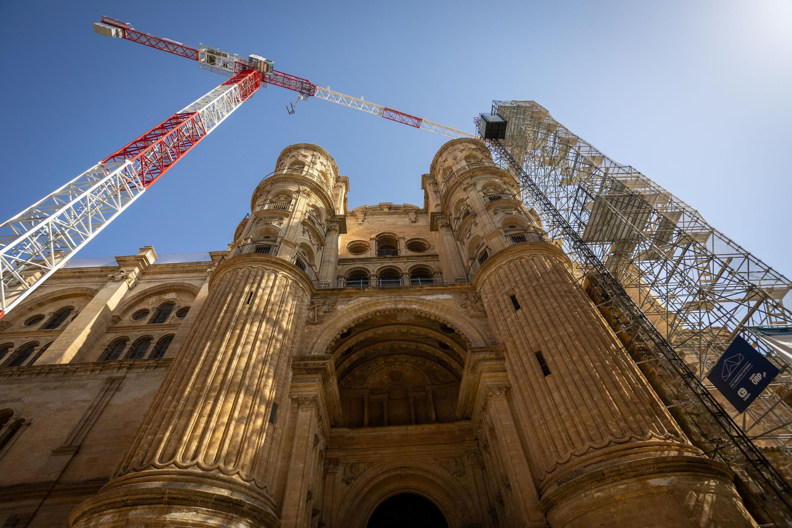 Las obras del tejado de la catedral de Málaga, en imágenes