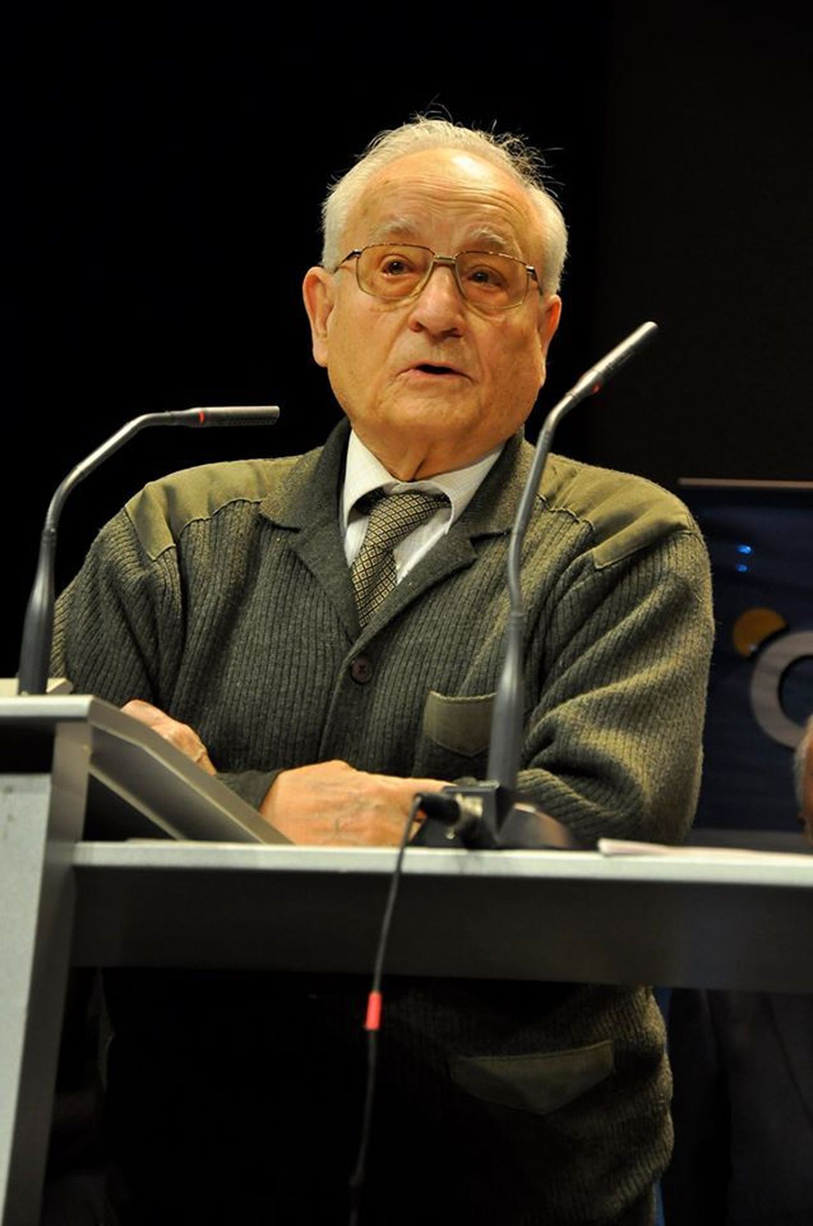 Manuel Alcalá, referente del cineclubismo sevillano, Premio de Honor Asecan en 2011.