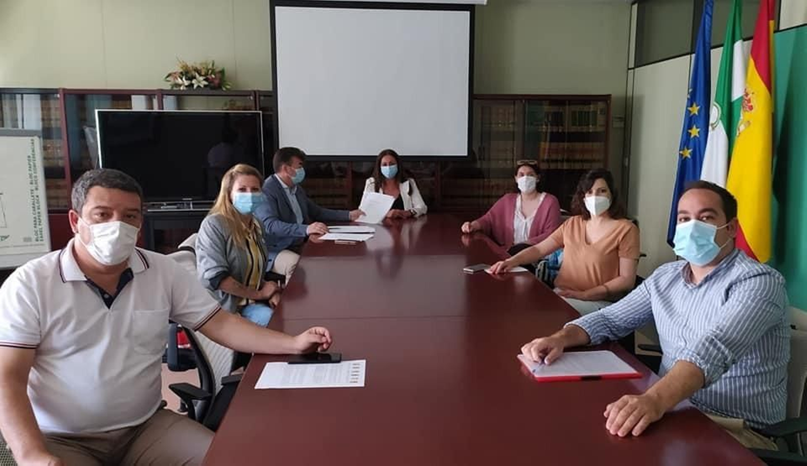 Reunión de alcaldes con la delegada de Educación.