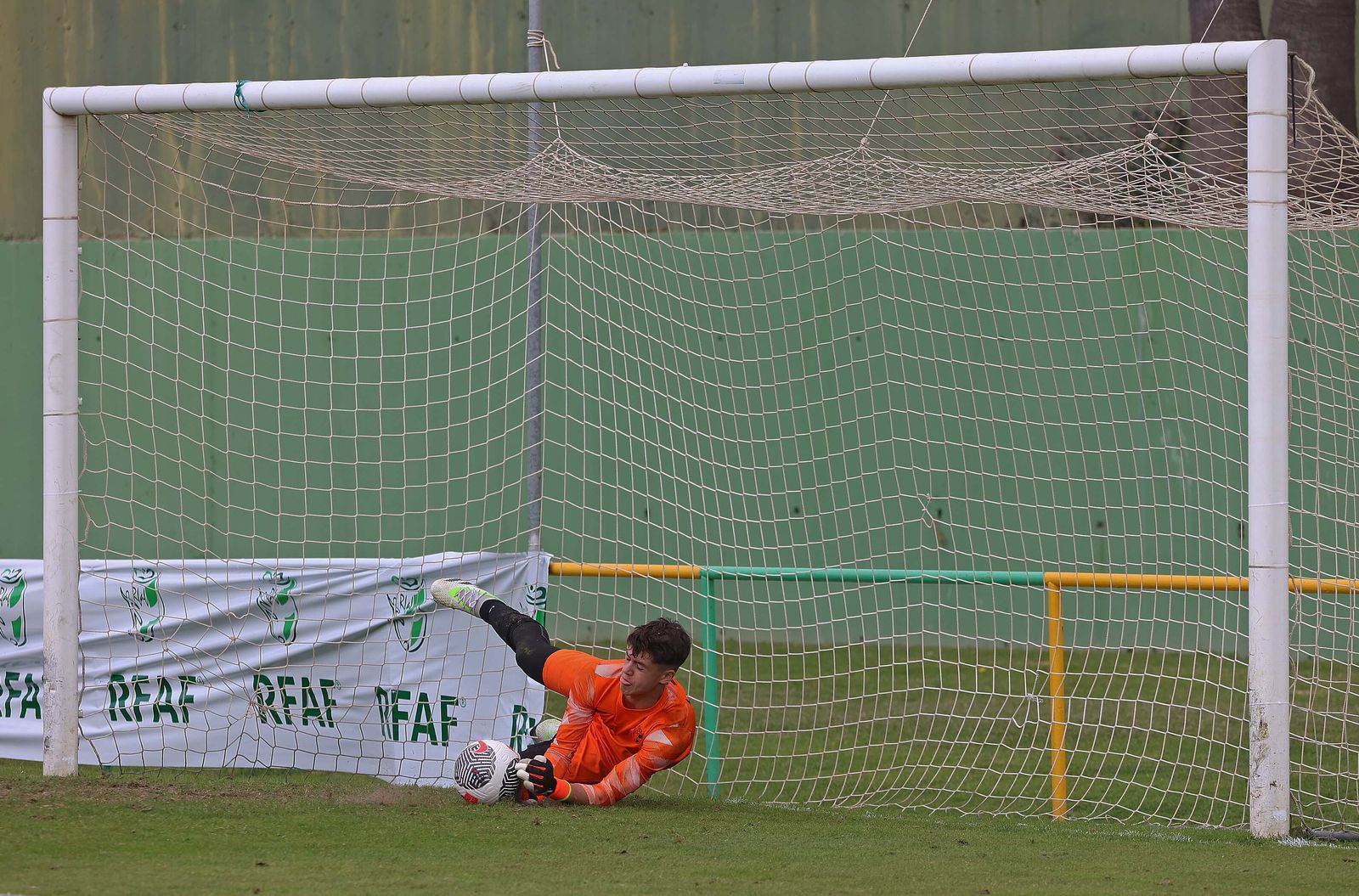 Imágenes de las finales de la Copa Andalucía infantil y cadete de fútbol en Los Barrios