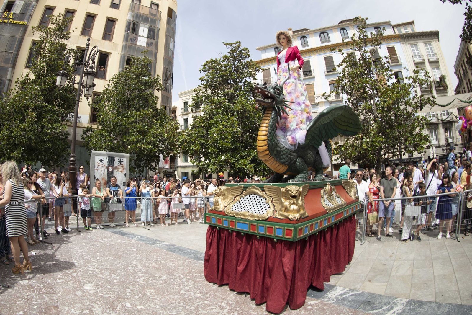 El regreso de la Tarasca a las calles de Granada, en imágenes