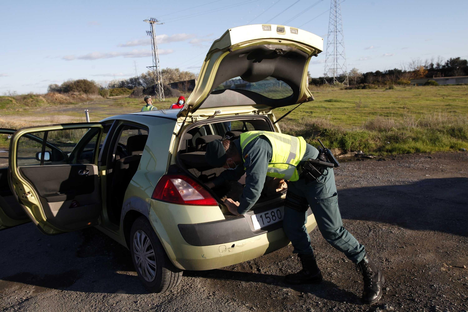Controles de la Guardia Civil en los accesos a la costa de Huelva