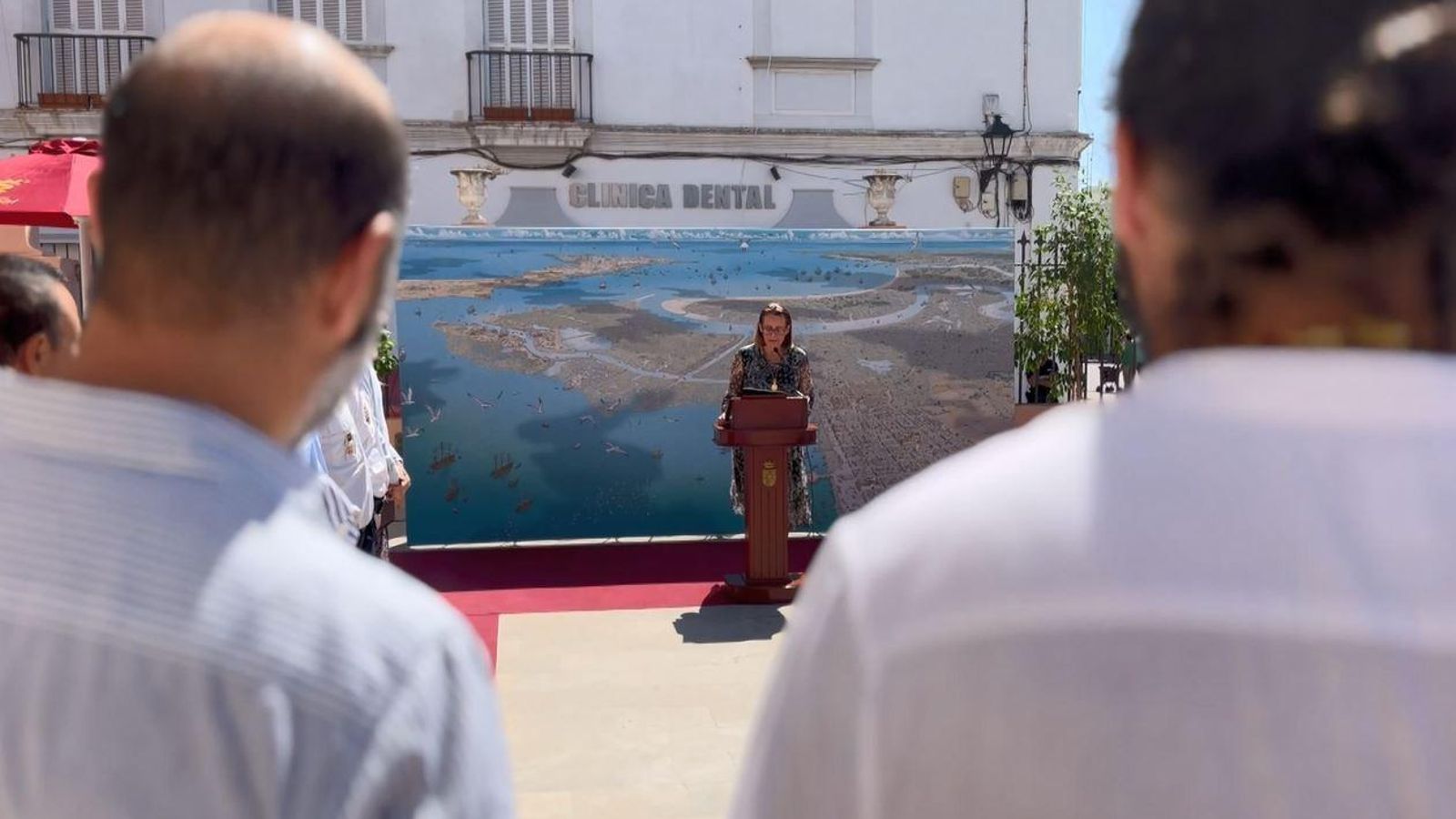 Aurora Salvador dio lectura a la declaración institucional