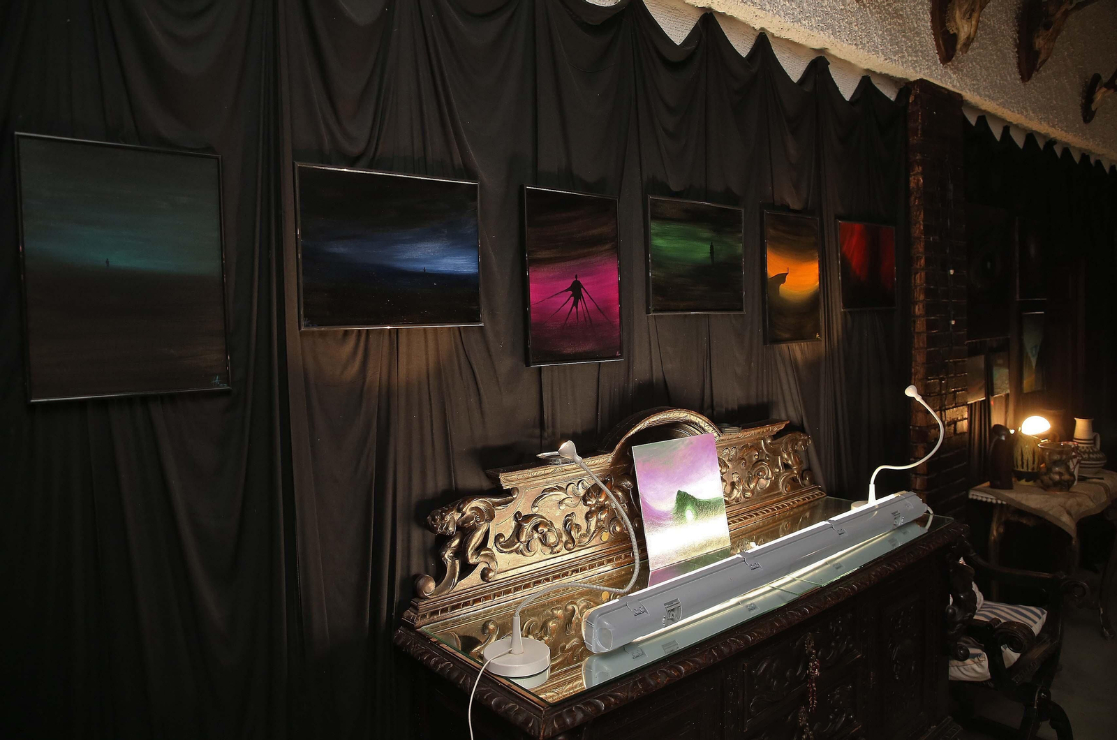 ' Primitivo',  la exposición de Óscar Hidalgo en imágenes