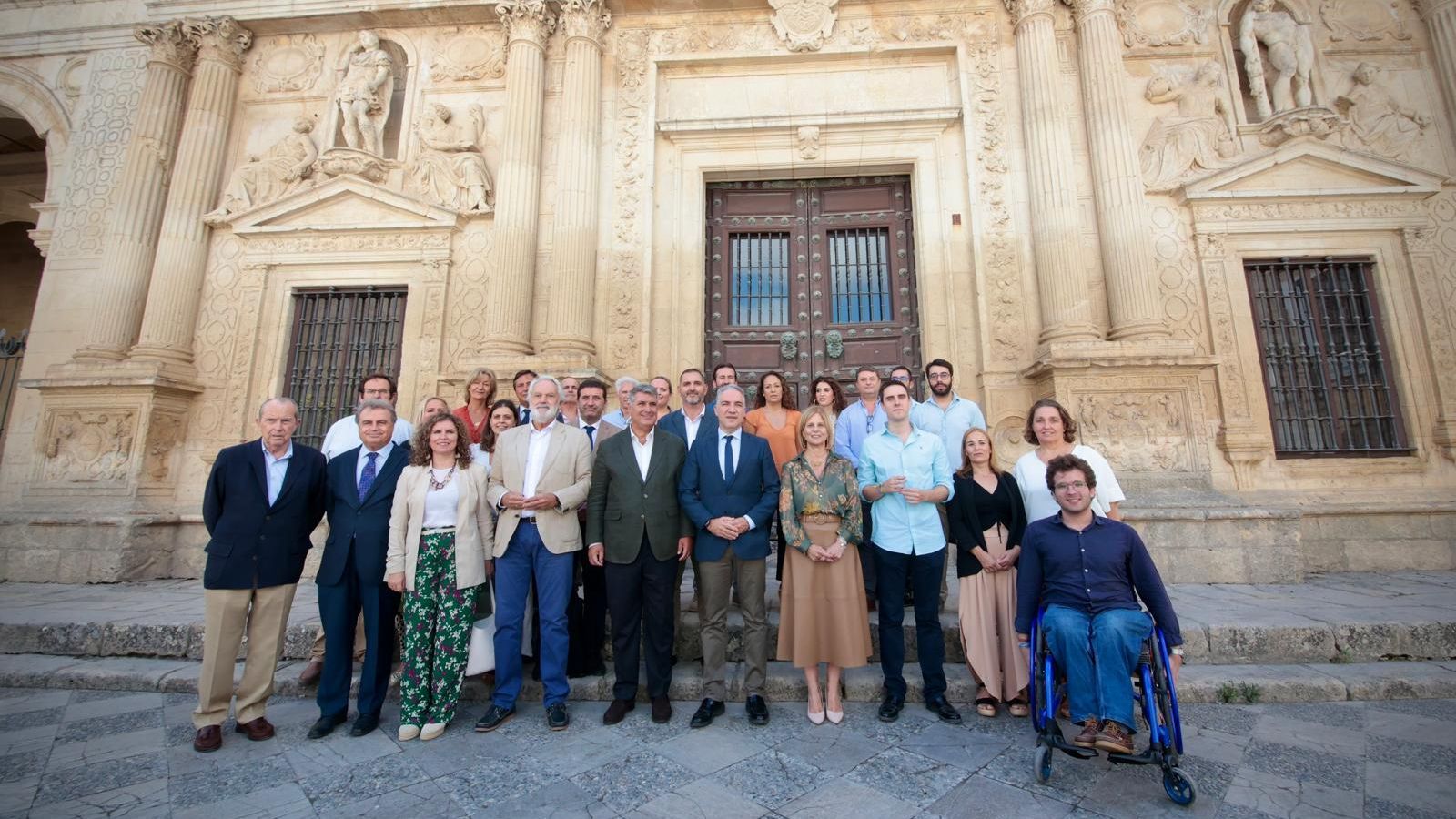 El gobierno local y representantes del PP en pedanías y barriadas rurales, con el vicesecretario del PP.