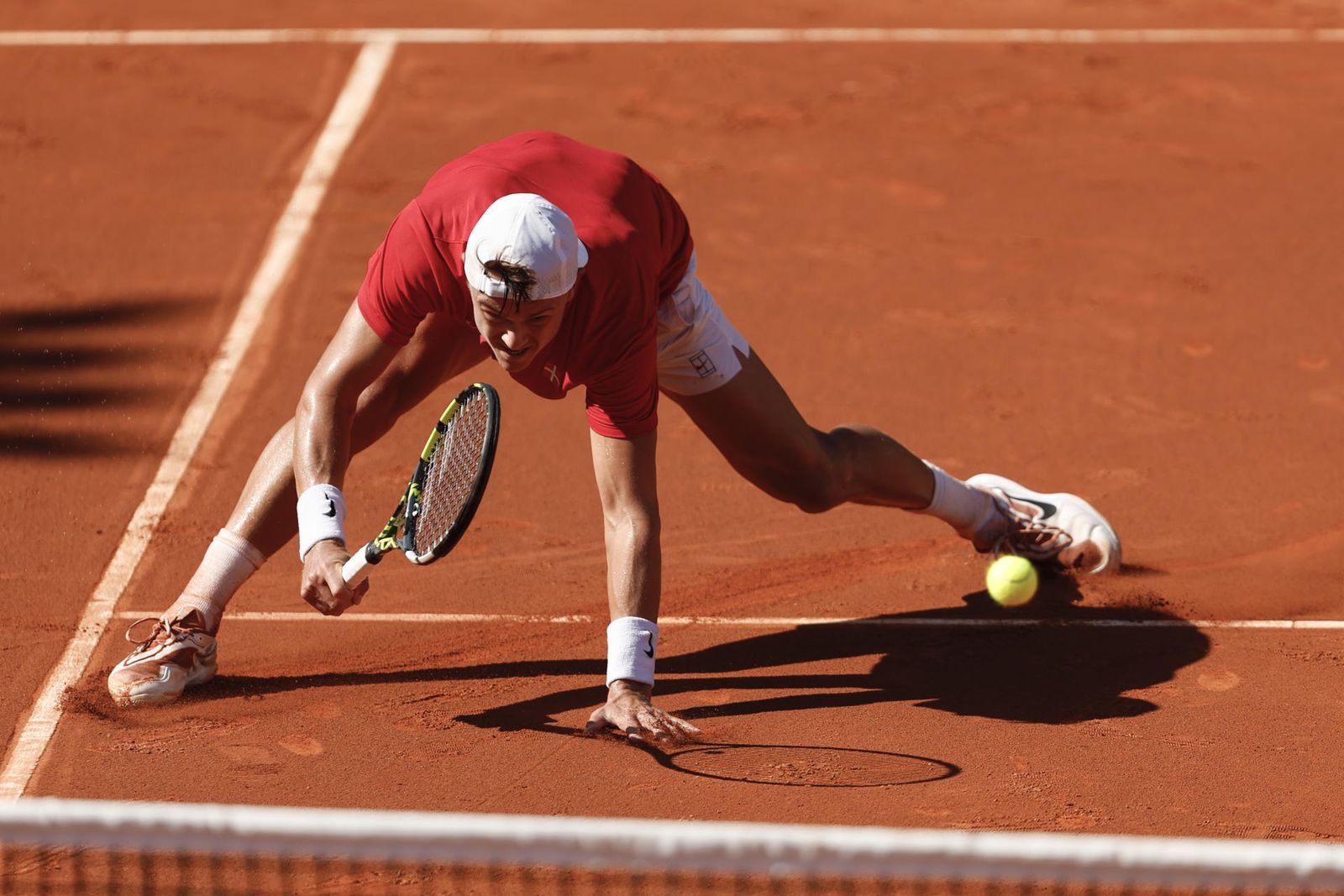 Un Pedro Martínez impecable iguala la eliminatoria de Copa Davis en Marbella (6-1, 4-6 y 7-6)