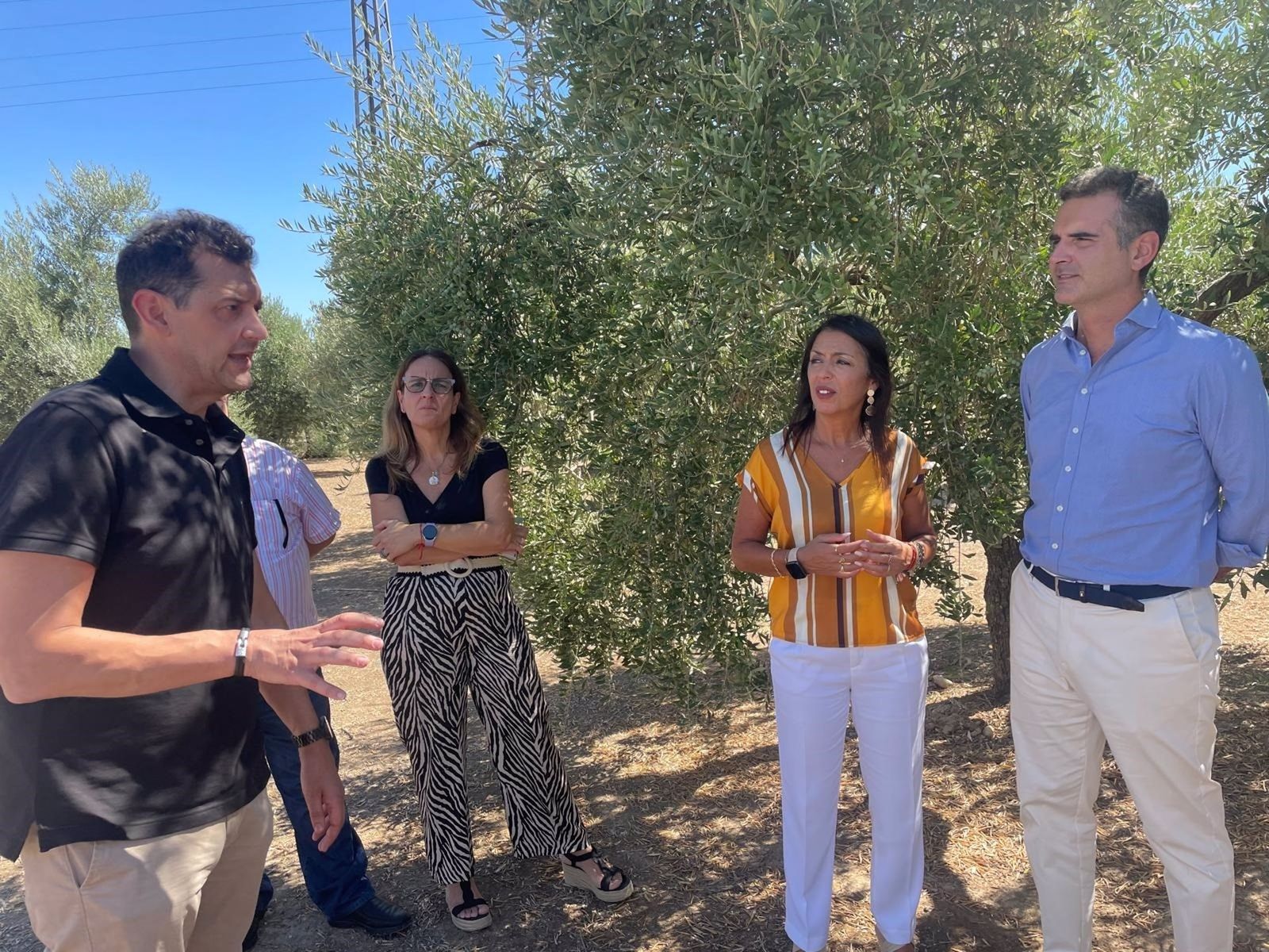 Fernández-Pachecho, en la visita al centro Ifapa Venta del Llano.