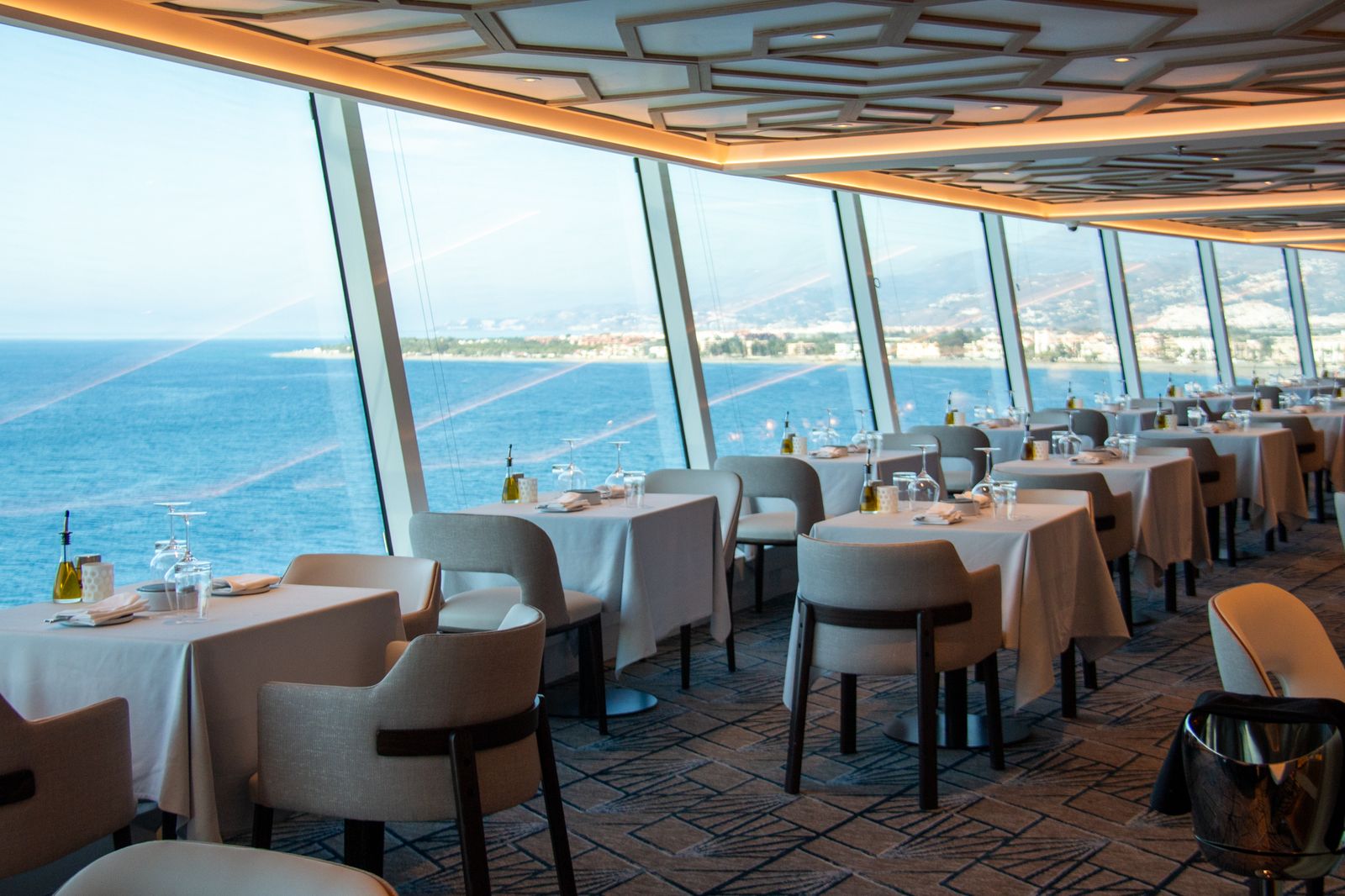 Así es el impresionante crucero que ha llegado a la costa de Granada y que inaugurará próximamente Luis Fonsi