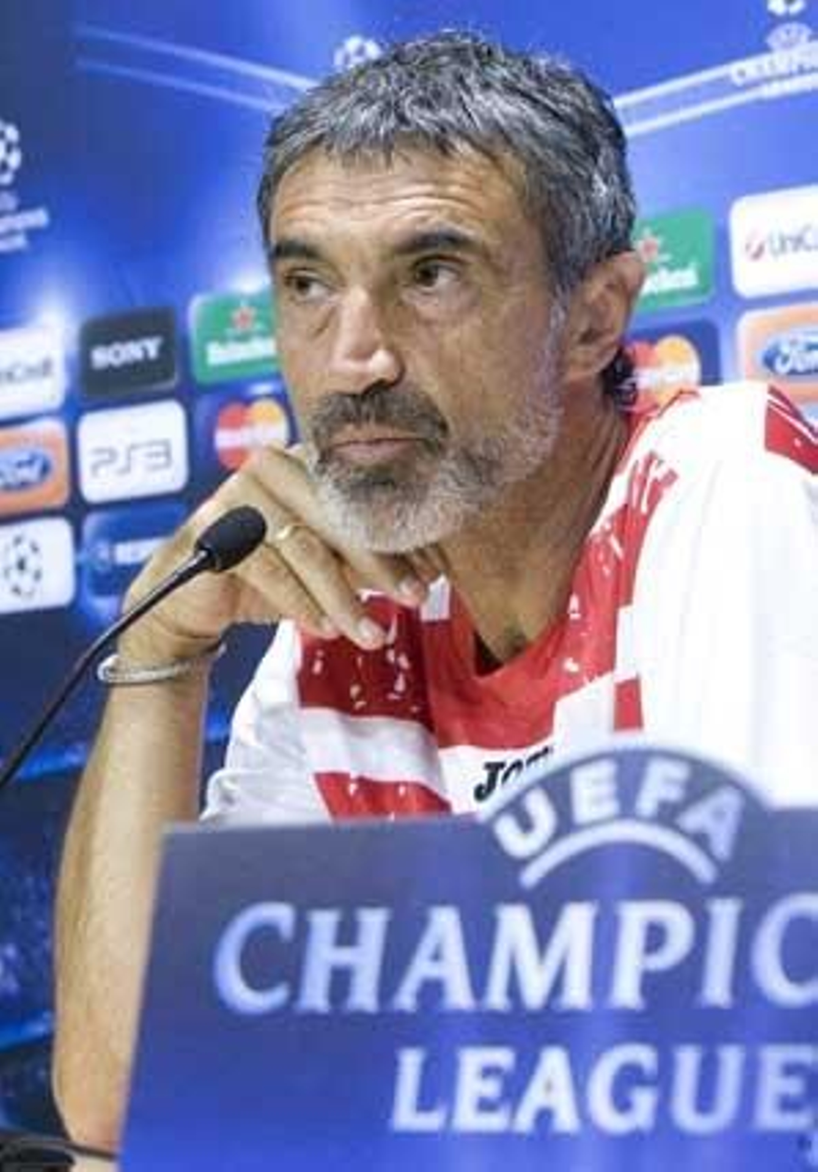 Álvarez se declara "convencido de superar la eliminatoria" ante el Sporting de Braga