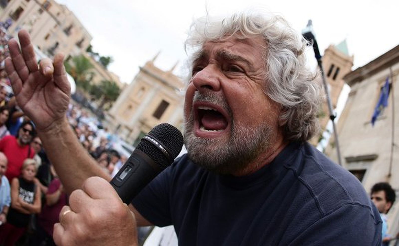 El movimiento del cómico Beppe Grillo sería el segundo partido más votado en Italia