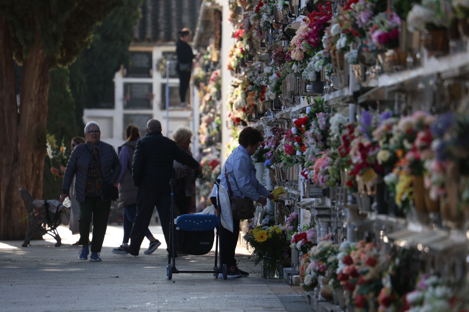 Las imágenes del día de Todos los Santos en el cementerio de San Rafael de Córdoba