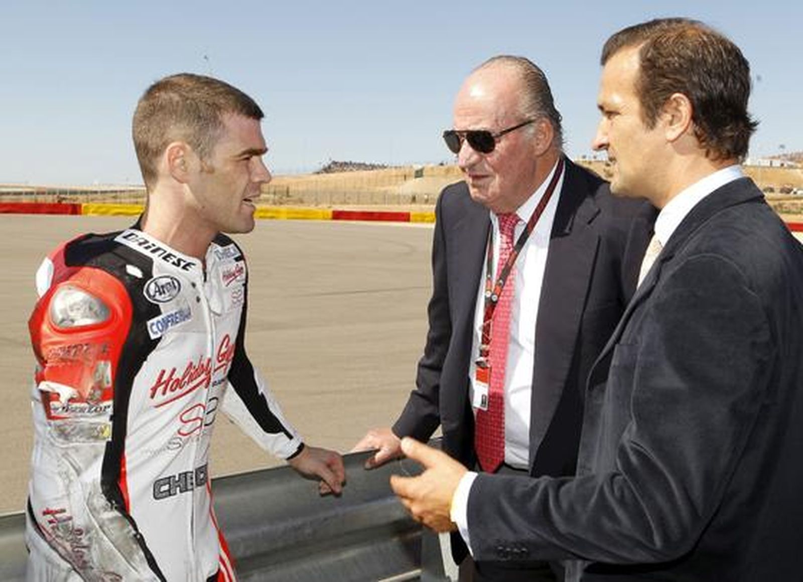 Toni Elías saluda al Rey.

Foto: Efe