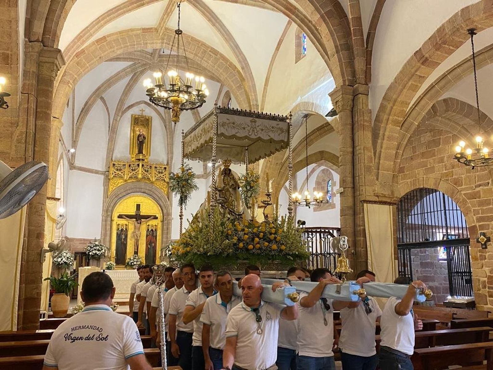 Las fotografías de la procesión de la Virgen del Sol por las calles de Adamuz