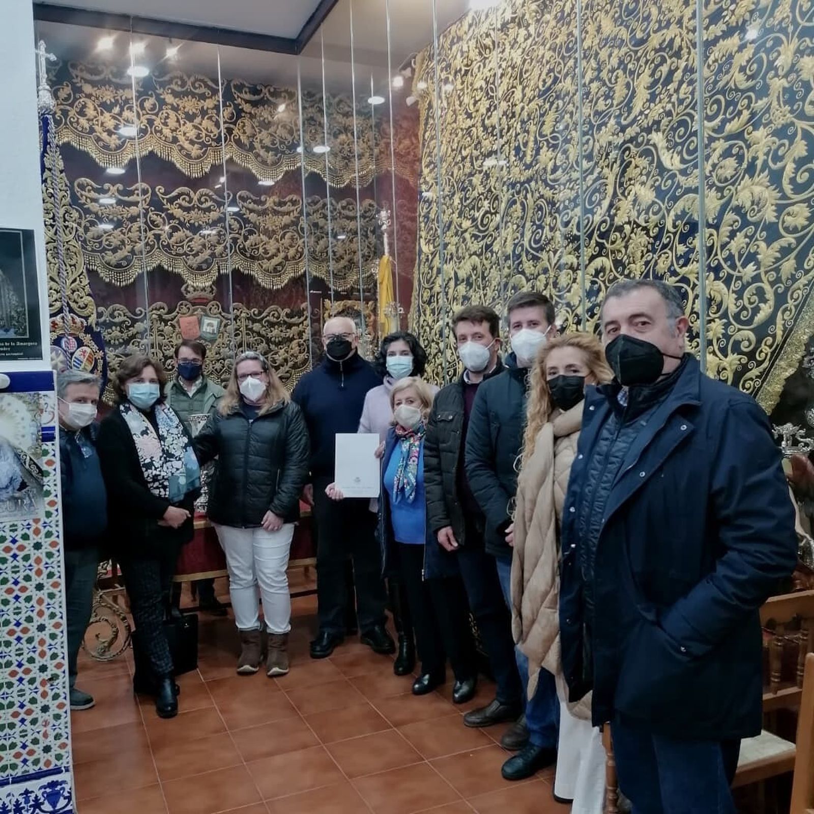 La Hermandad del Nazareno entrega un donativo a Cáritas Diocesana de Huelva.