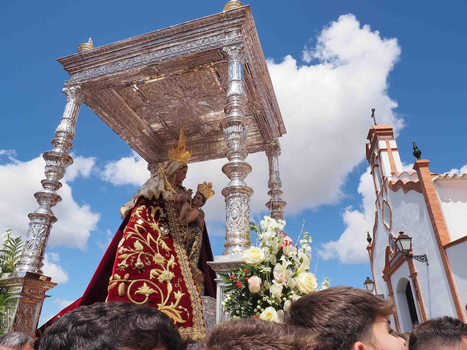 No te pierdas las espectaculares fotografías de la Romería de la Peña, en Puebla de Guzmán