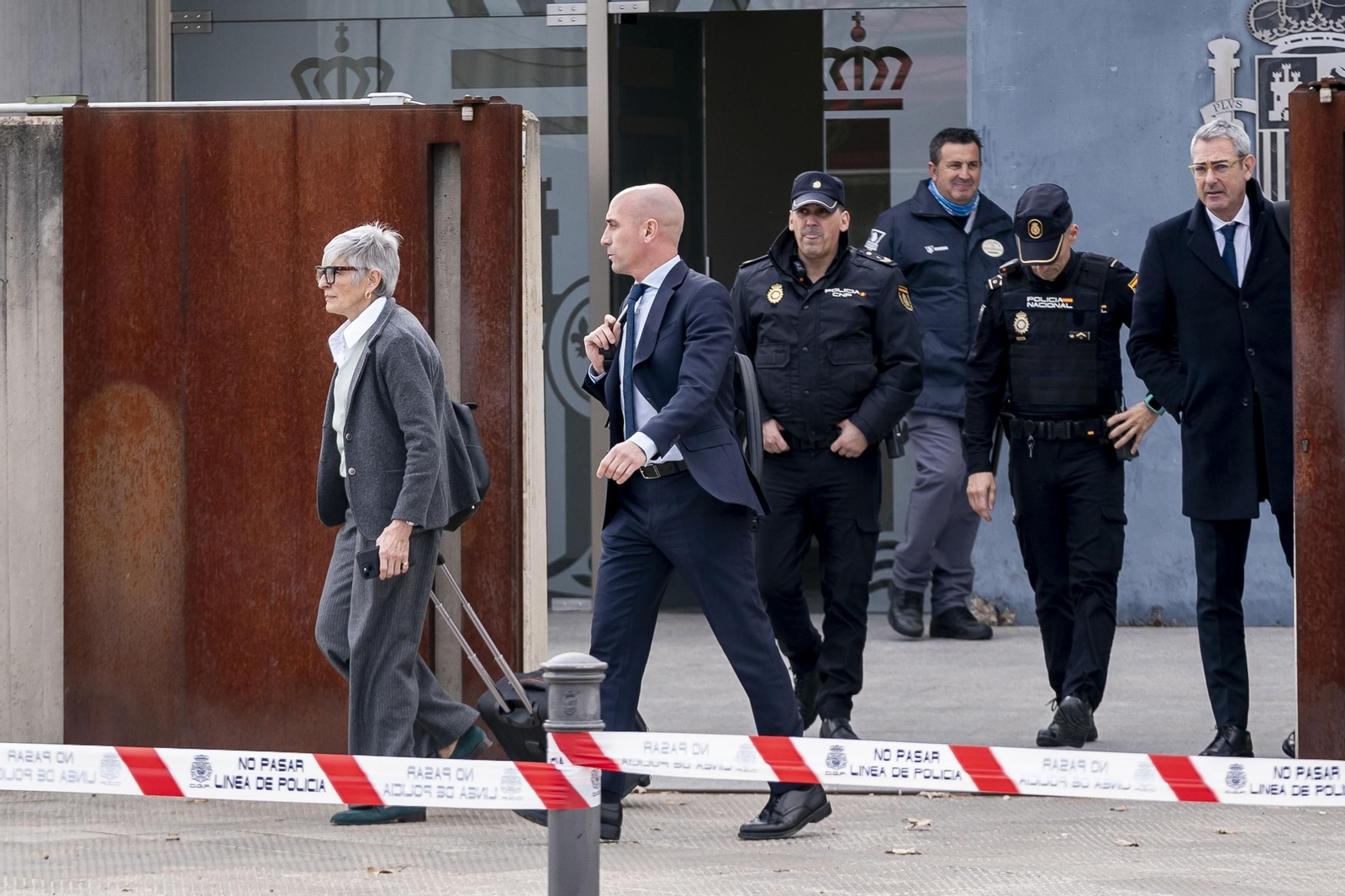 Las fotos del día de la declaración de Rubiales en el juicio