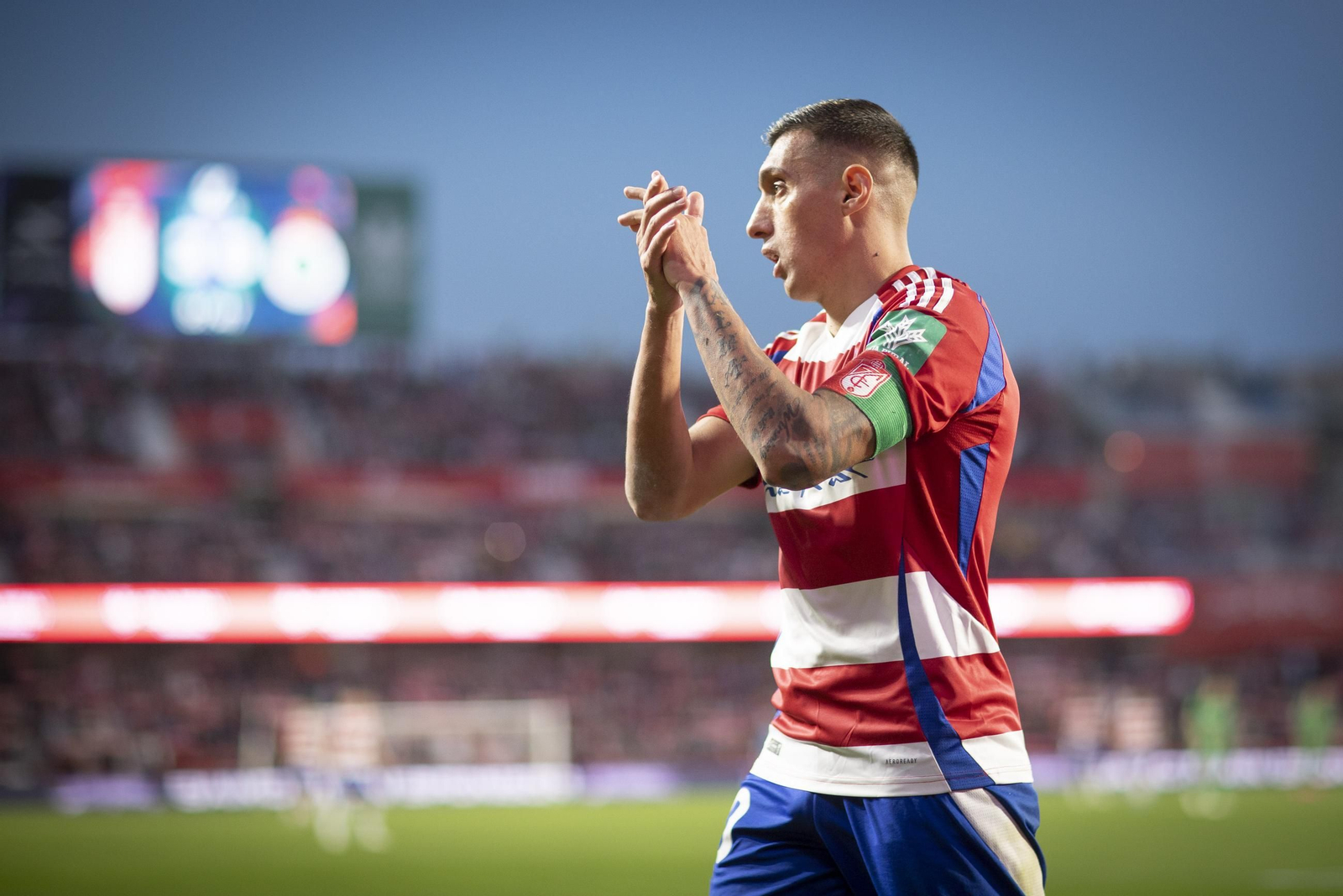 Uzuni, tras ser cambiado en el partido ante el Racing