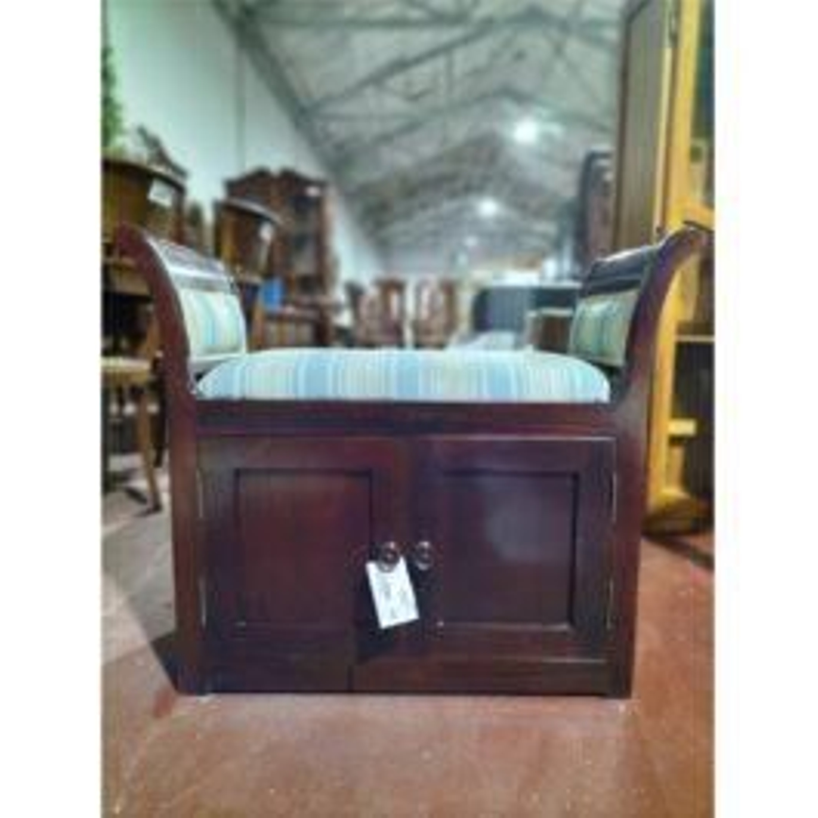 Mueble auxiliar.