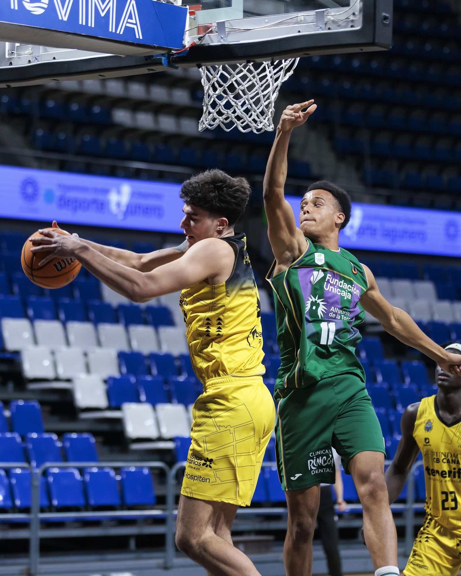 El Unicaja Alhaurín de la Torre conquista La Laguna (66-69)
