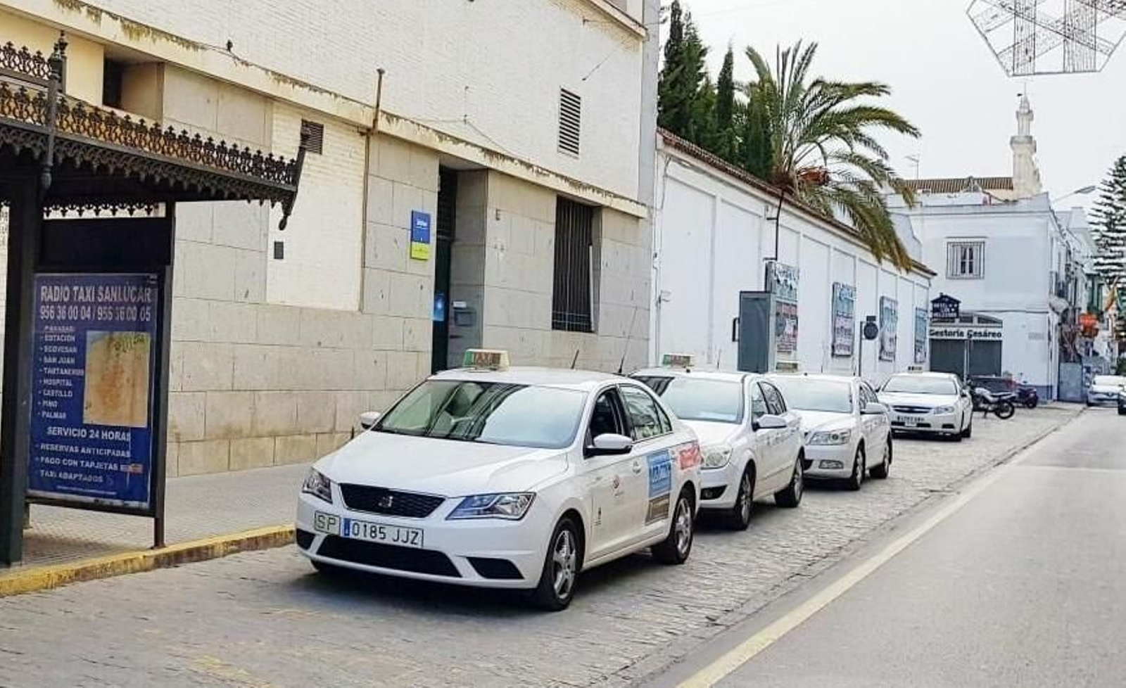 La parada de taxis de la calle San Juan es la única de Sanlúcar que presta servicio las 24 horas.
