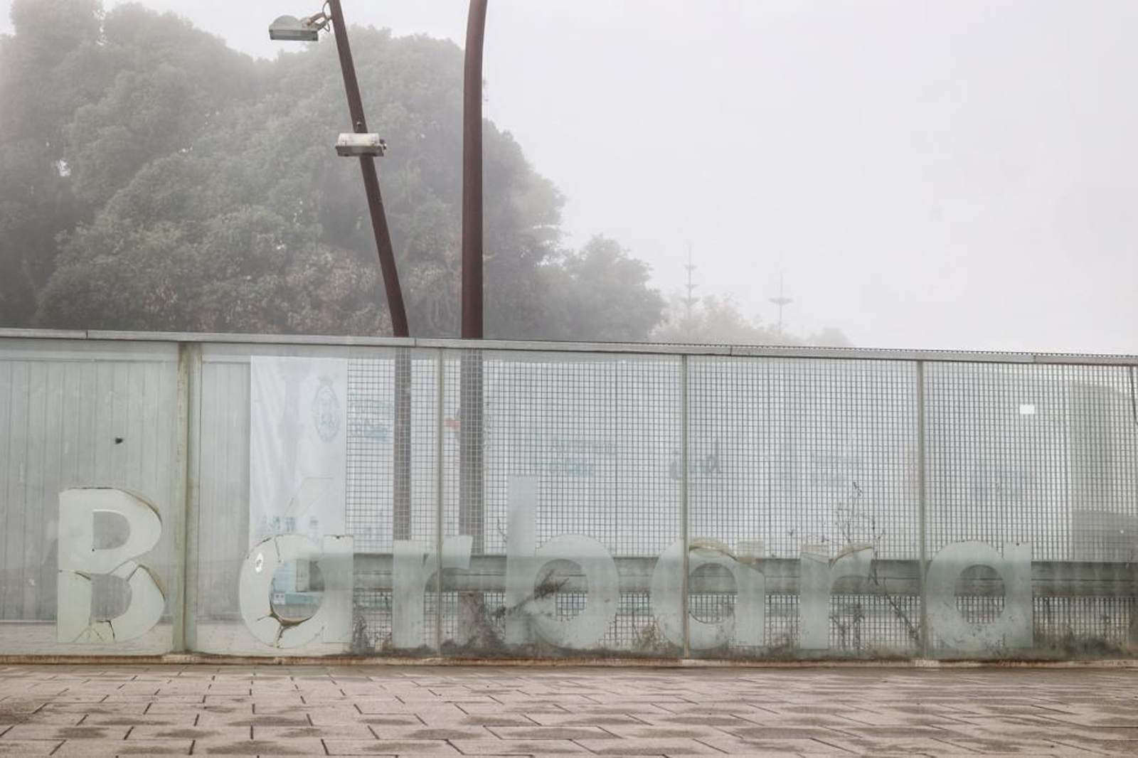 Imágenes del abandono de la pérgola del parque Genovés de Cádiz
