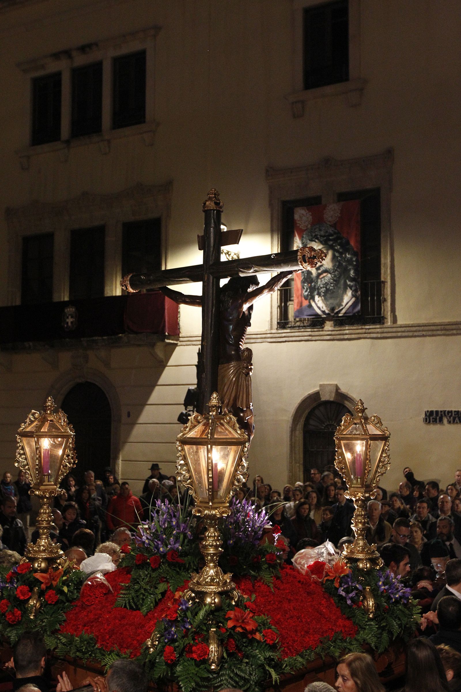Imágenes Via Crucis Santo Cristo de la Escucha. Semana Santa Almería 2019