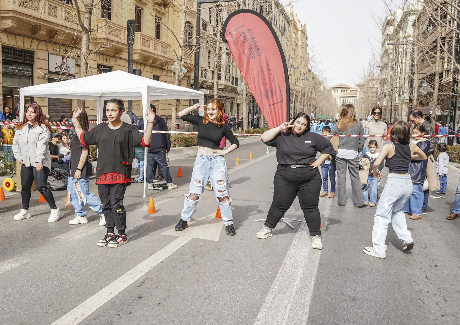 El Día Sin Coche llena de ciudadanos la Gran Vía de Granada