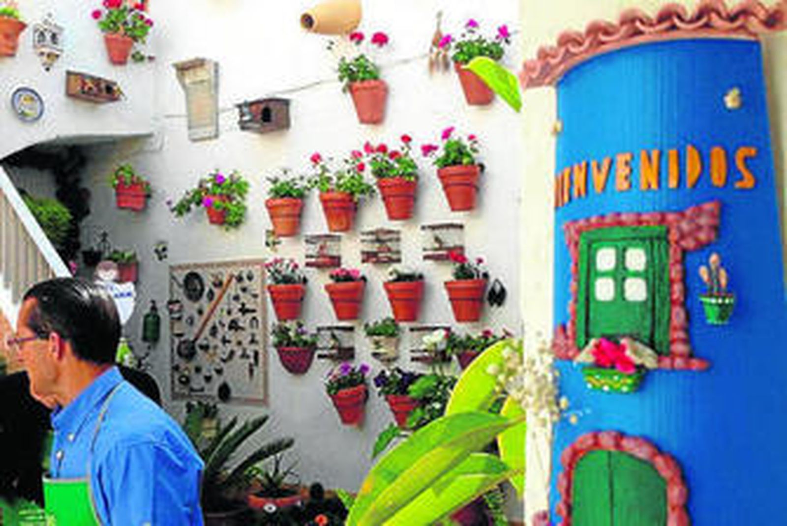 Tercer premio. San Sebastián, 36. Un patio lleno de detalles desde la entrada.