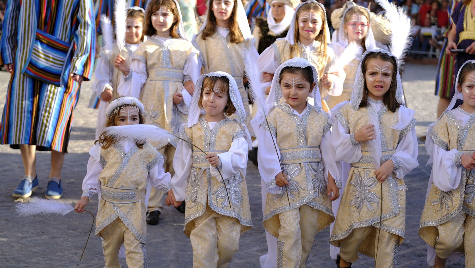 El espectacular desfile de Moros y Cristianos de Mojácar, en imágenes