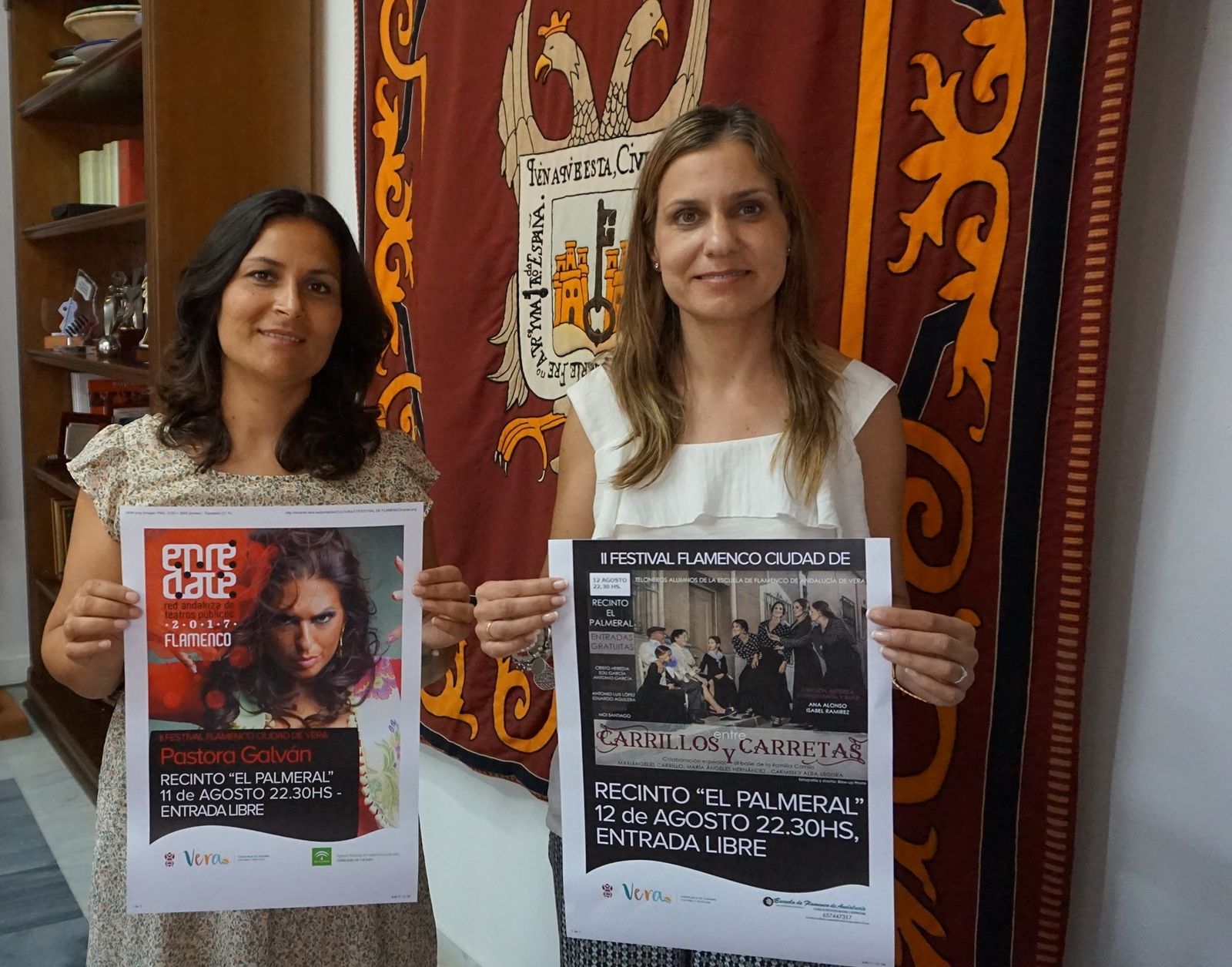 Isabel de Haro y Yolanda Torres presentando el Festival.