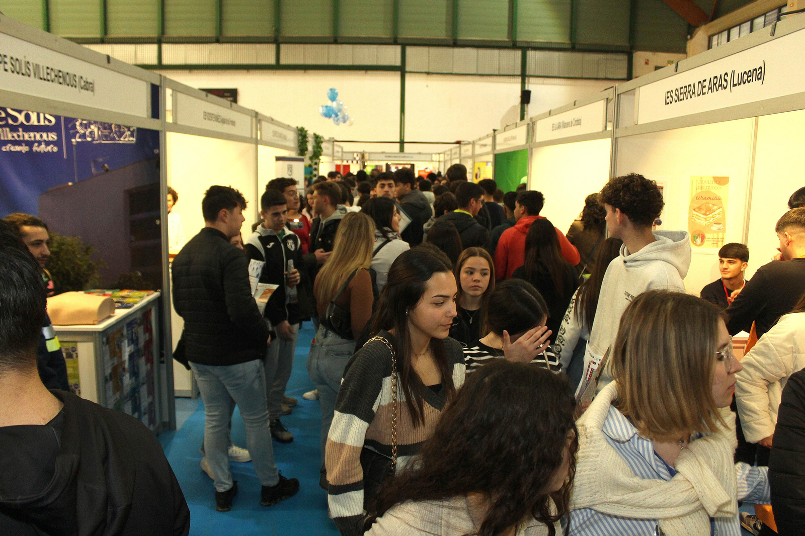 Un paseo en fotografías por el Salón del Estudiante de Lucena