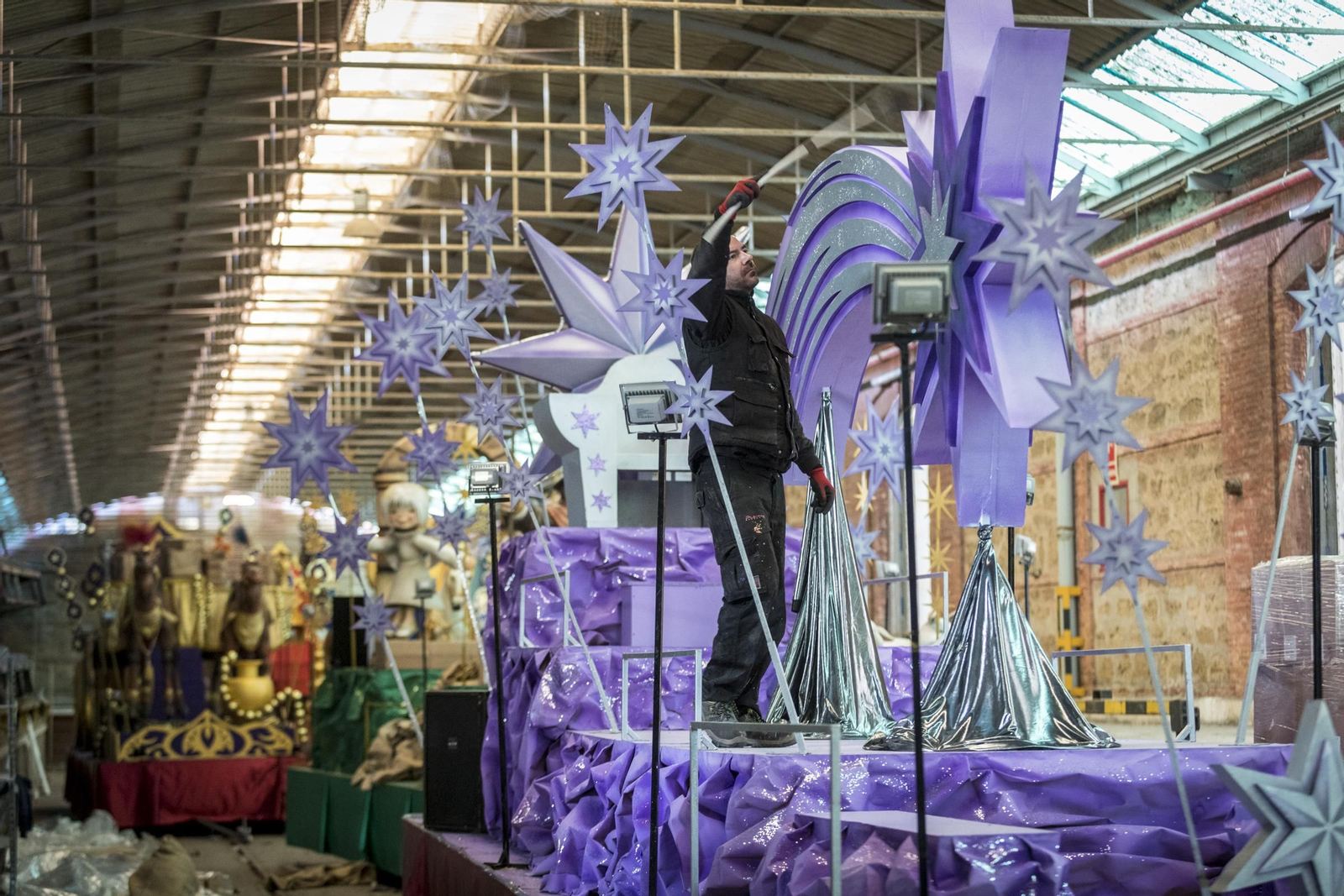 Preparativos de las carrozas de la Cabalgata de Reyes Magos 2019