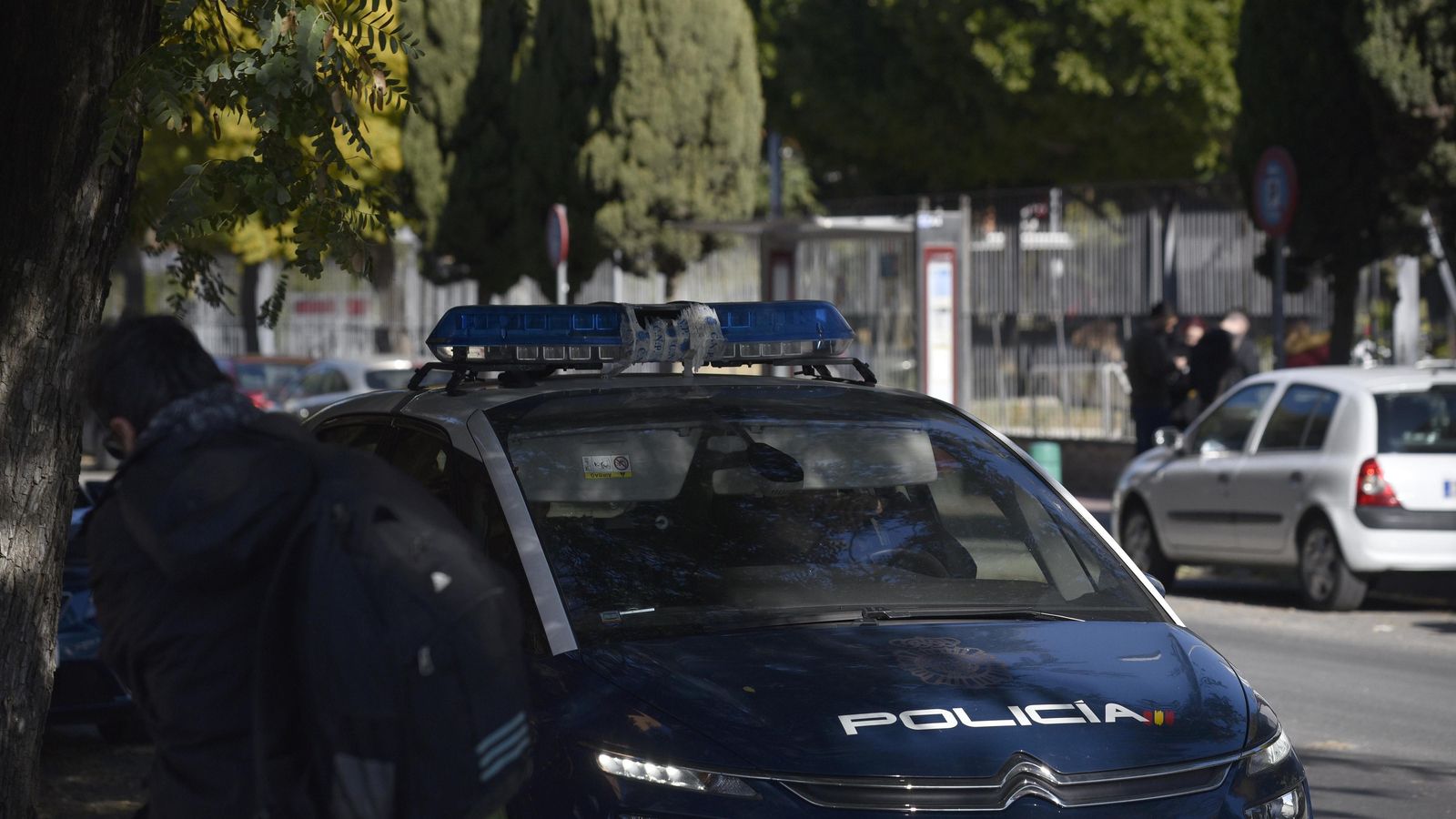 Un patrullero de la Policía, en Su Eminencia.
