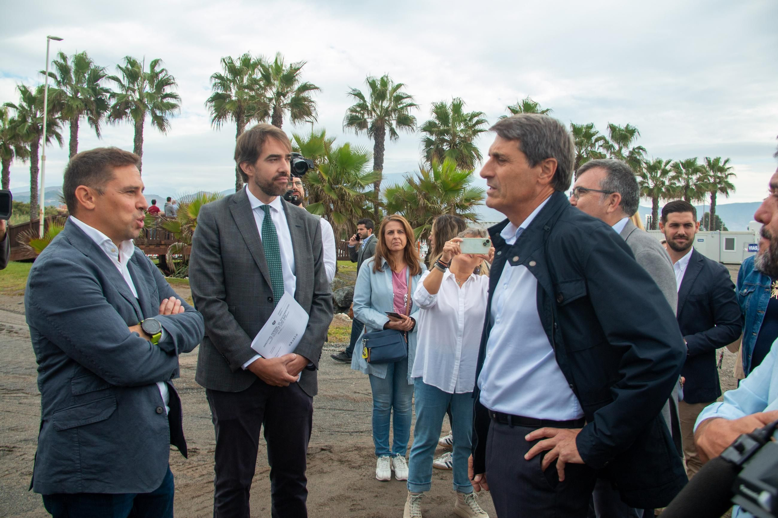 Así ha sido el inicio de la obra del espigón de Playa Granada Así ha sido el inicio de la obra del espigón de Playa Granada