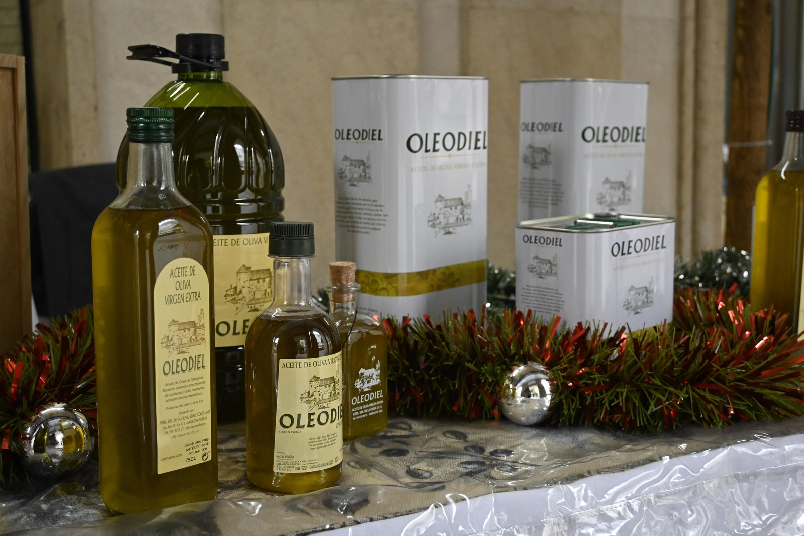 Stand de aceites en la Gran Vía de Huelva, en imágenes