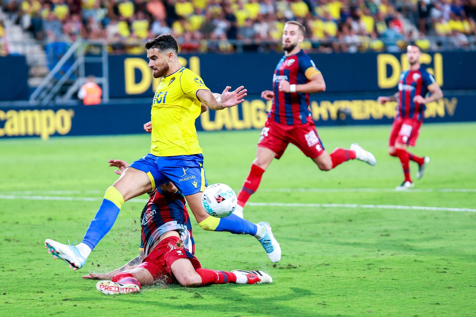 Las imágenes del Cádiz CF-Huesca