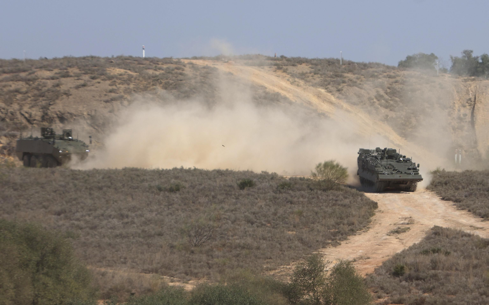 La visita de la ministra de Defensa a la fábrica De Santa Bárbara en imágenes