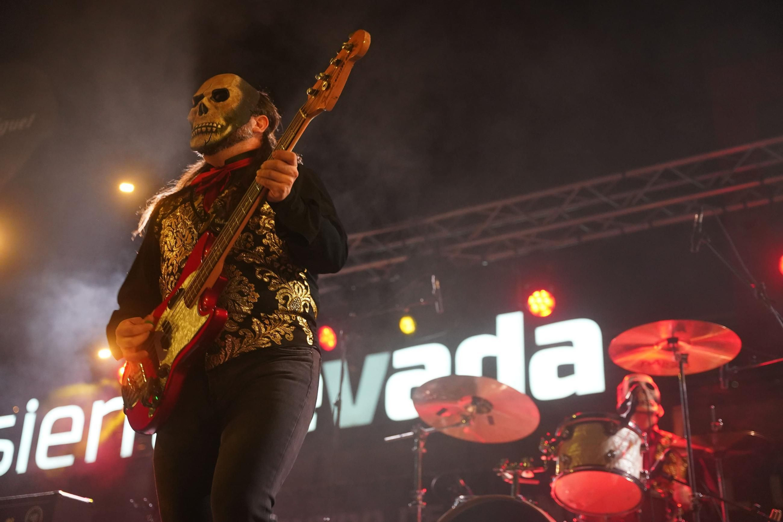 Tiki Phantoms en el Sierra Nevada por Todo lo Alto.