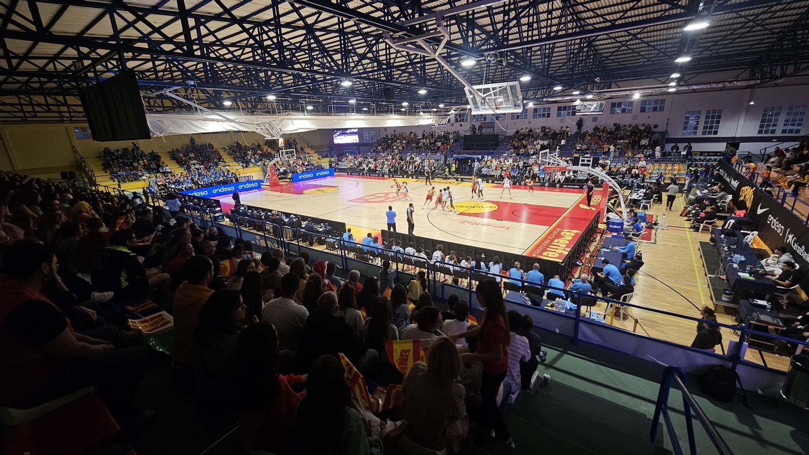 Fotos del partido y ambiente en el España-Francia del Torneo Internacional de Baloncesto Femenino en La Línea