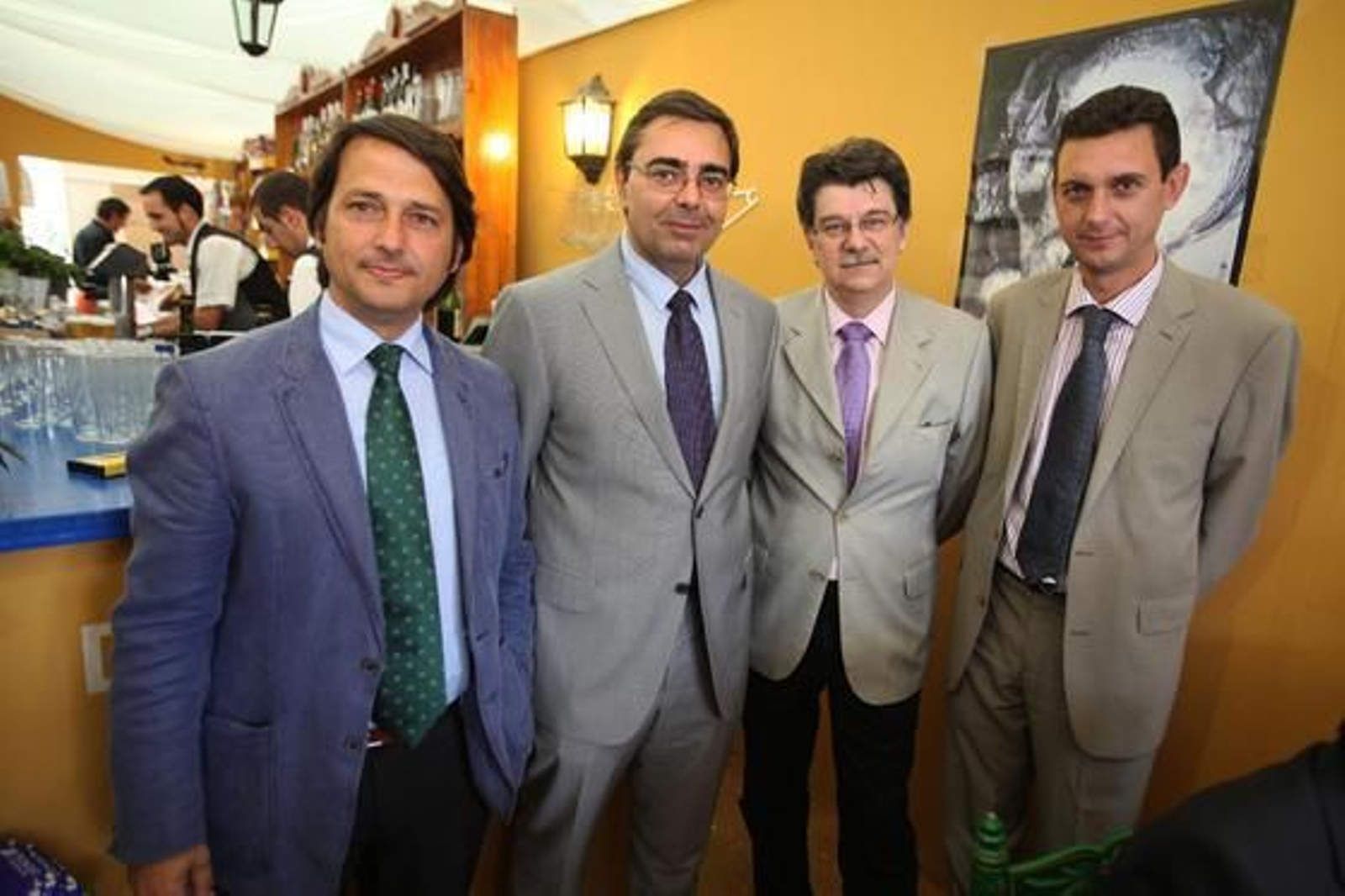 Antonio Vila, director de Seguros DKV; Diego Recio, director de RRHH de la autoridad portuaria de Algeciras; Juan Lorente, de la autoridad portuaria, y Miguel Berraquero.

Foto: Vanesa Lobo