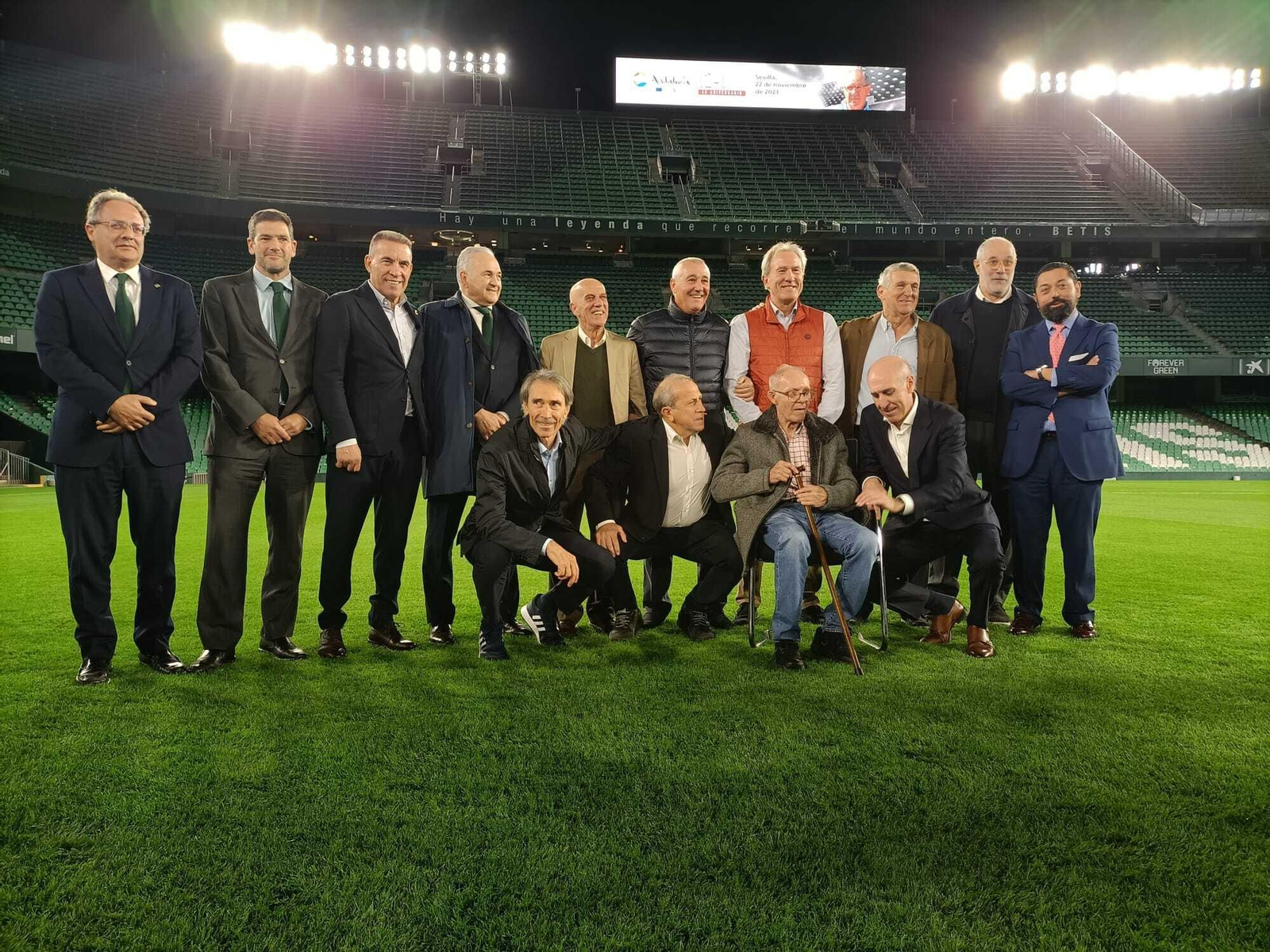 Las fotos de los héroes del 12-1 a Malta en el Benito Villamarín