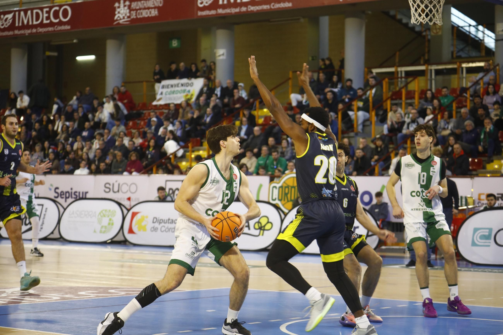 Las mejores fotos del ambiente en Vista Alegre para el Coto Córdoba - UDEA Algeciras