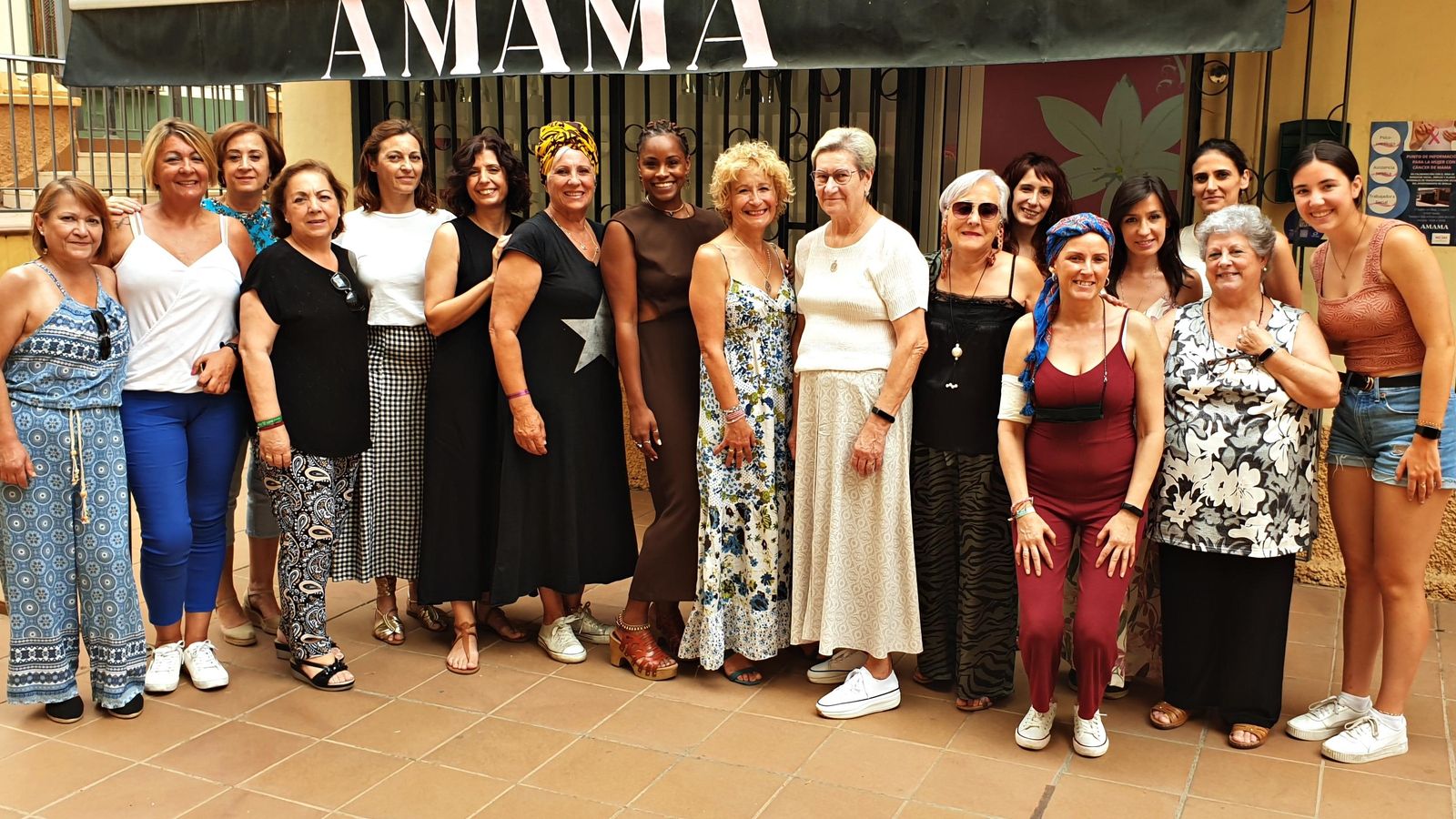 Fotografía de grupo tras la formación impartida por AOKlabs.