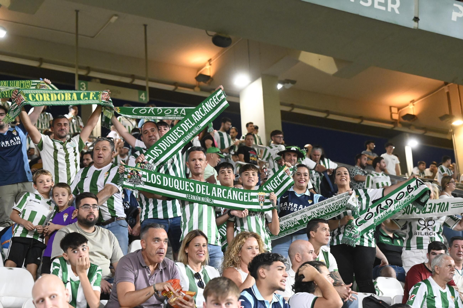 Las mejores fotos del ambiente en El Arcángel para el Córdoba CF - Racing de Santander