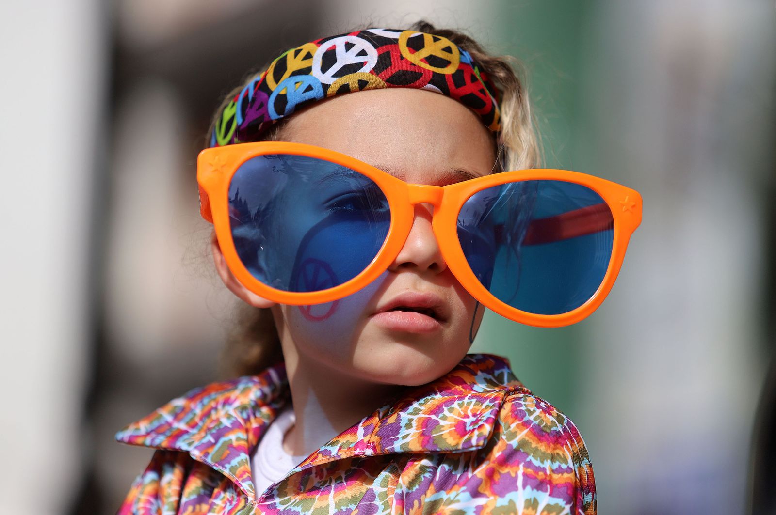 Imágenes del ambiente en la mañana de carnaval en Huelva